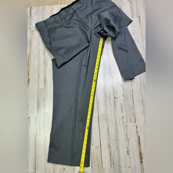 L. L. Bean Dress Pants Gray Pleated Size 42x33 - Picture 6 of 10